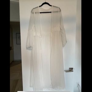 White long sleeve kimono - size M